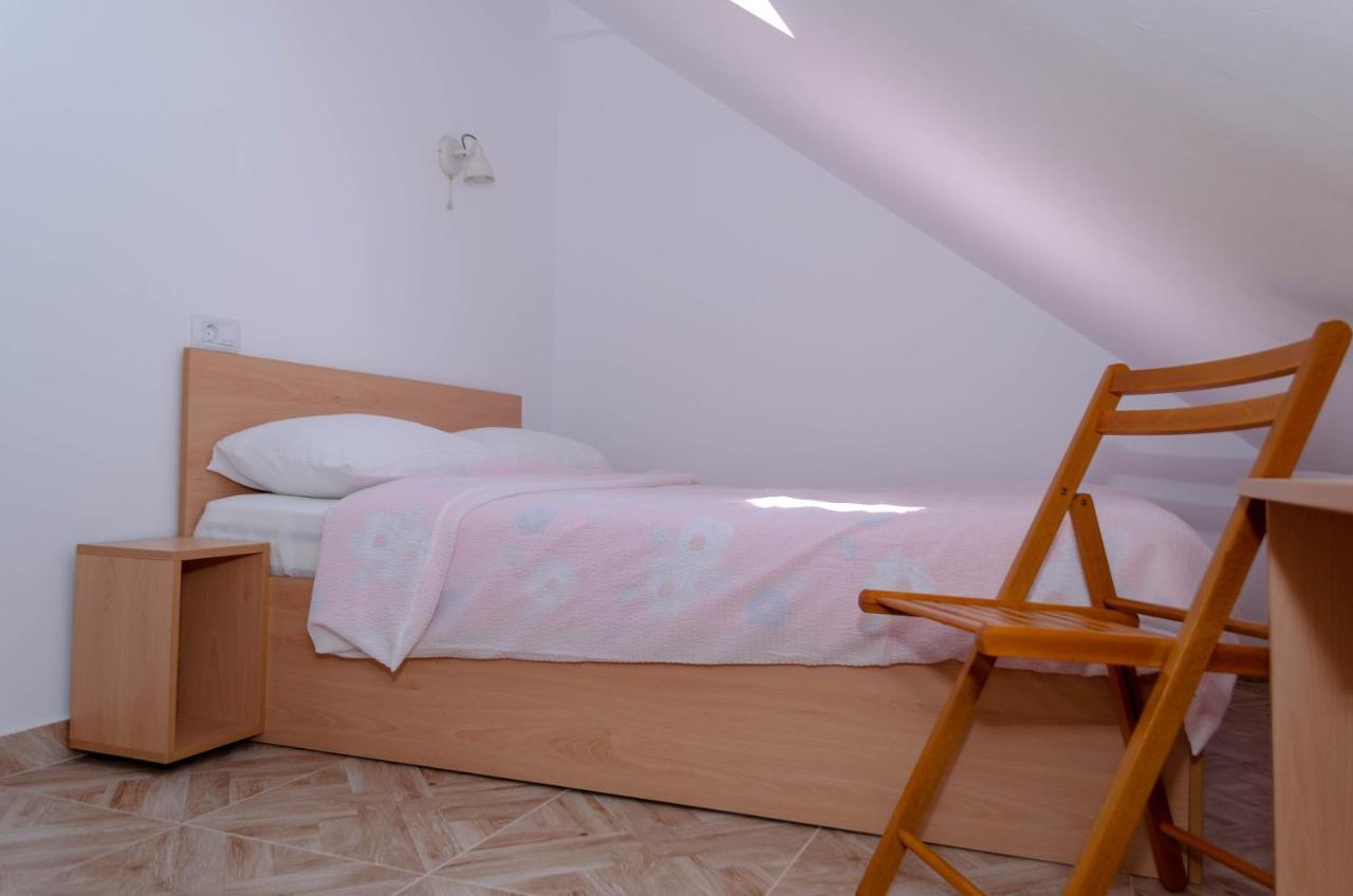 クルージュ＝ナポカMansarda Mica Cu Baie Proprieアパートメント エクステリア 写真